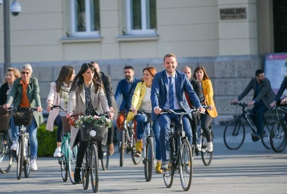 Stanivuković i uposlenici Gradske uprave jutros na posao stigli biciklima