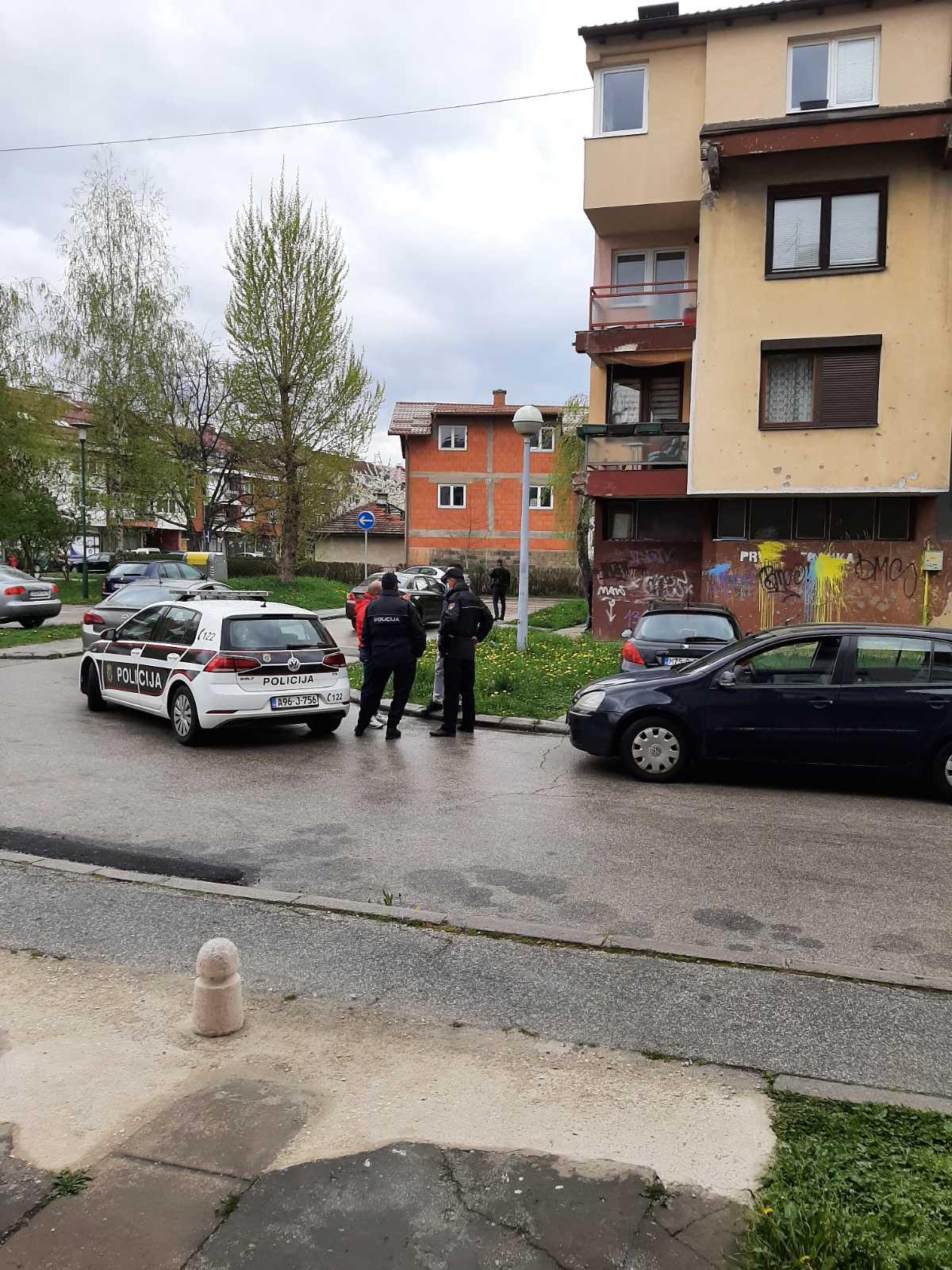 Drama na Dobrinji: Policija u automobilu pronašla bombu, ima uhapšenih