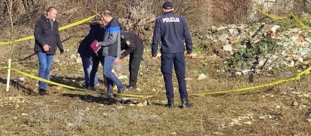 Istražitelji na mjestu gdje je pronađeno tijelo - Avaz
