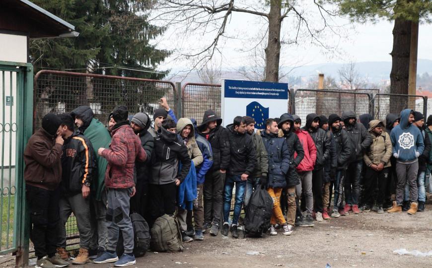 Nadljudskim naporima kontroliraju situaciju s migrantima - Avaz