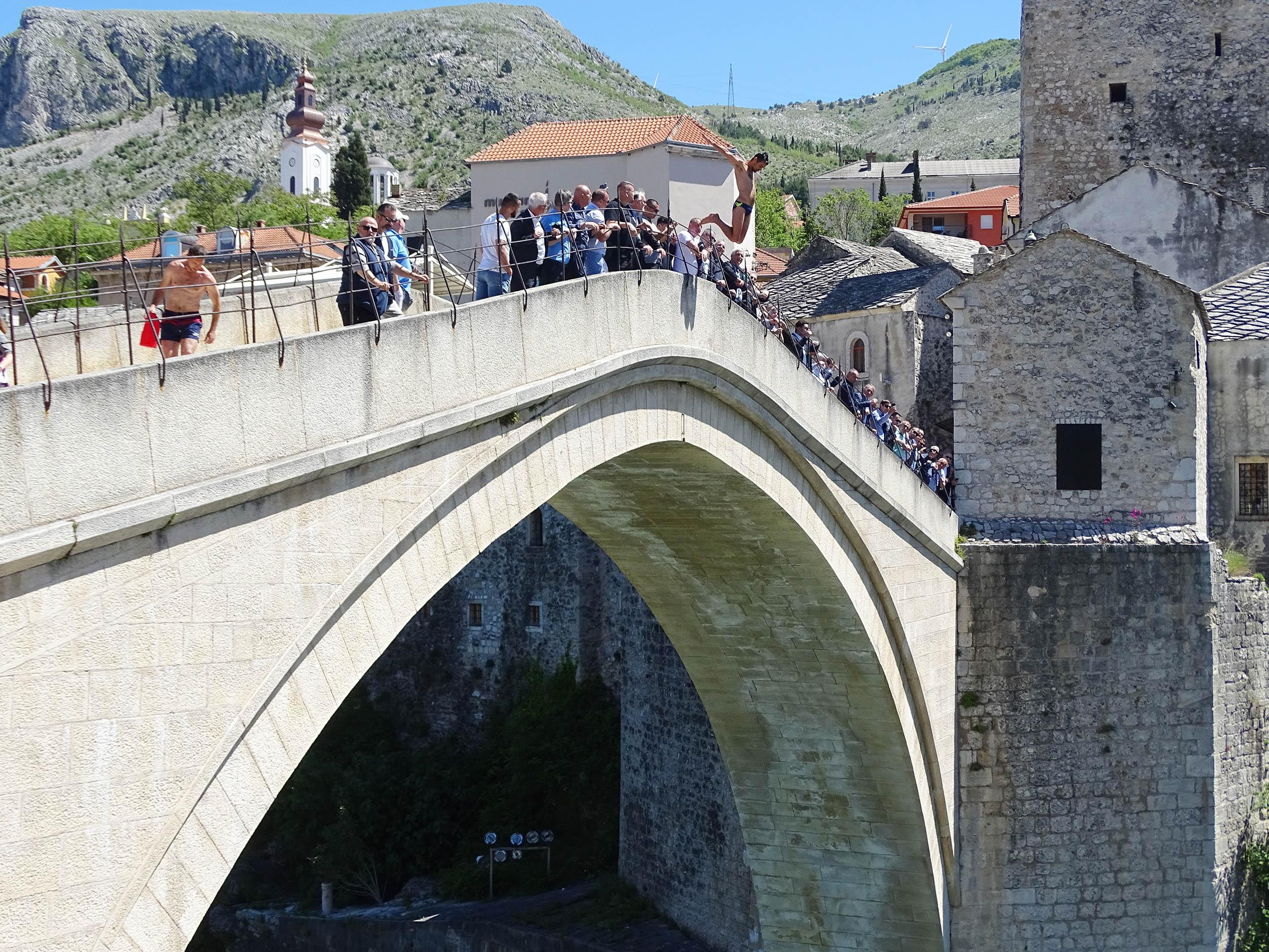 Pogledajte kako je u Mostaru obilježen Deveti maj