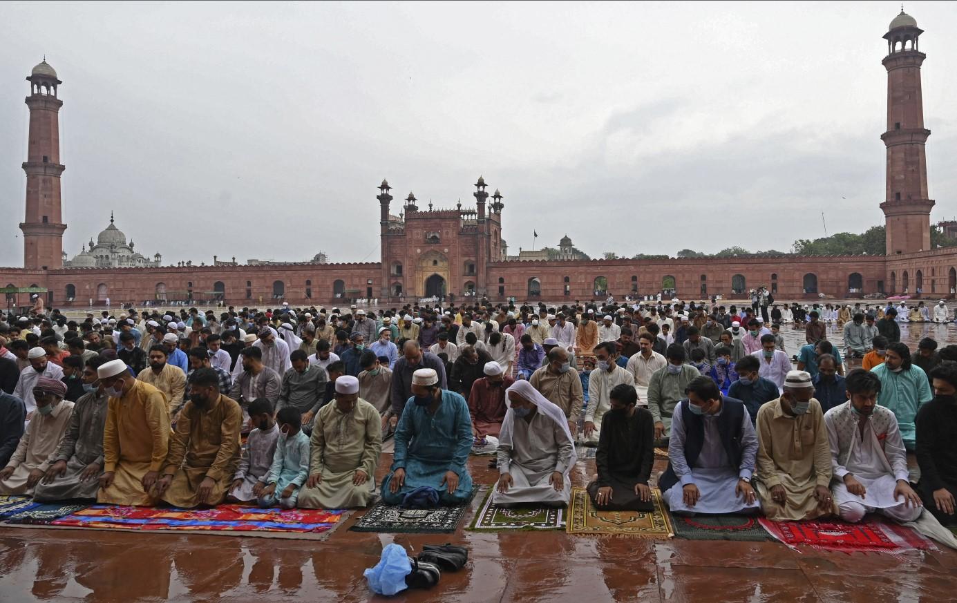 Bajram-namaz u Lahoreu, u Pakistanu - Avaz