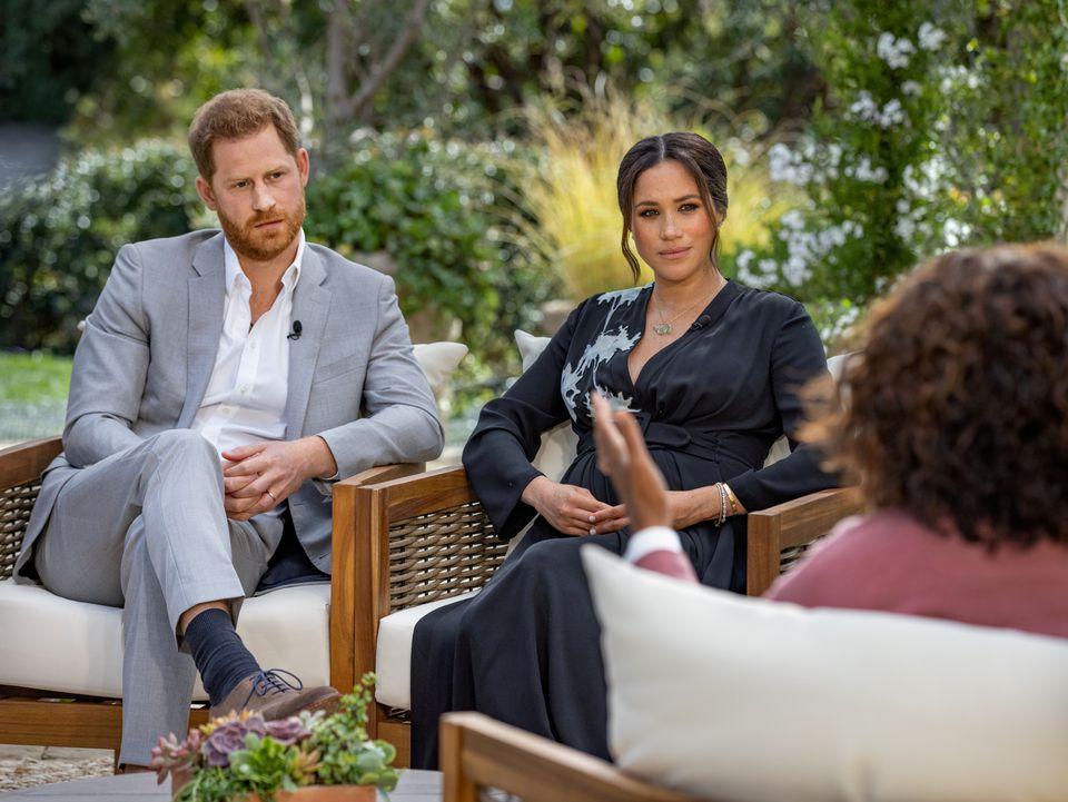 Britain's Prince Harry and Meghan, Duchess of Sussex, are interviewed by Oprah Winfrey in this undated handout photo - Avaz