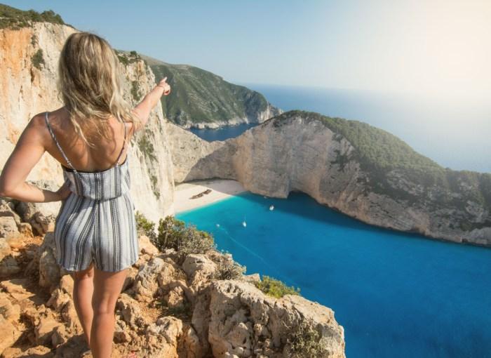 Grčka obiluje bajkovitim primorskim lokacijama koje su svojevrstan raj za turiste - Avaz