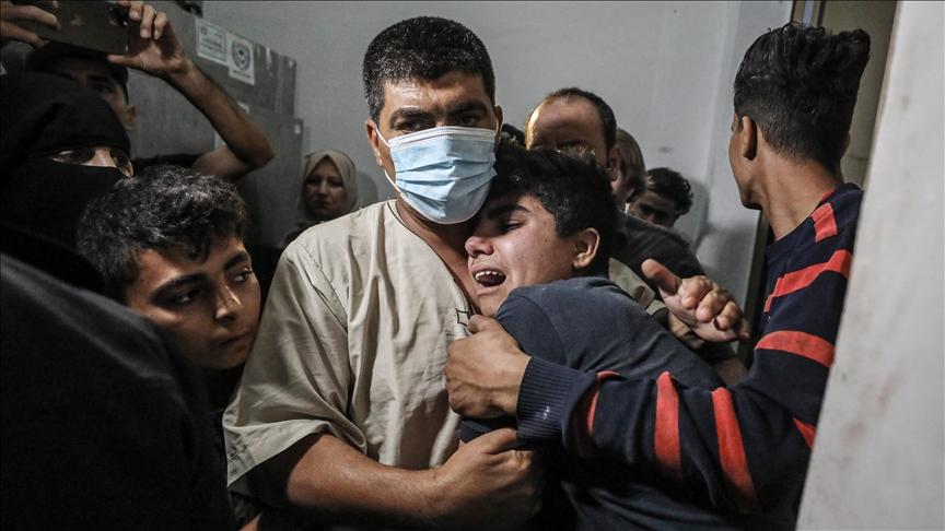 Relatives mourn for Palestinian children killed during Israeli airstrike in the Gaza Strip, at the morgue of Beit Hanoun Hospital, in Beit Hanoun, Gaza on May 10, 2021 - Avaz