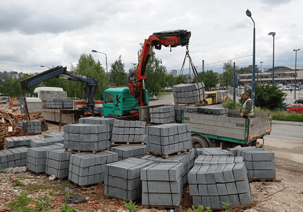 Radnici firme "Euro-Asfalt" uklonili materijal, obustavljena gradnja Prve transverzale