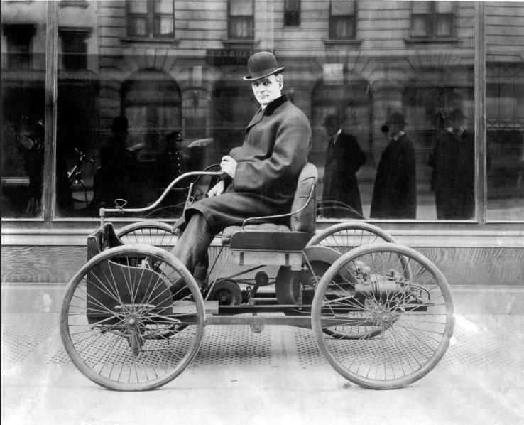 Američki izumitelj i industrijalac Henri Ford provozao se na "kvadriciklu"