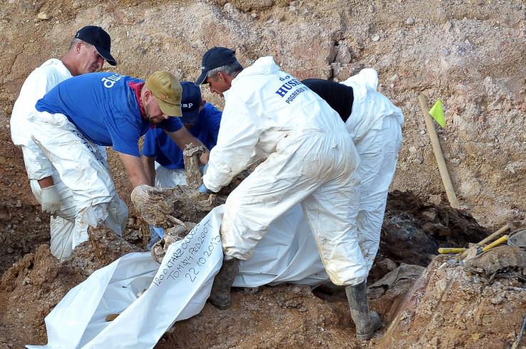 Ekshumacija iz masovne grobnice u rudniku Tomašica kod Prijedora - Avaz