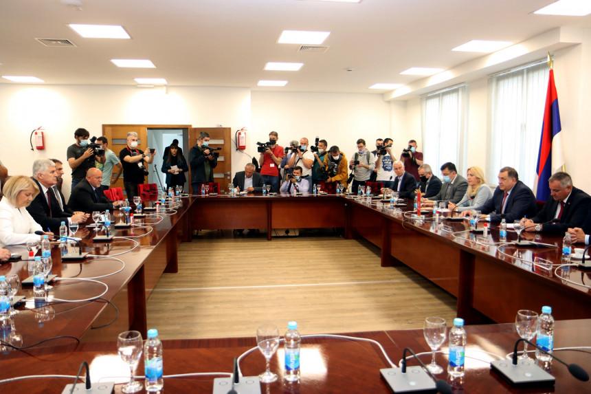 Sastanak se održava u prostorijama Sekretarijata SNSD u Banjaluci - Avaz