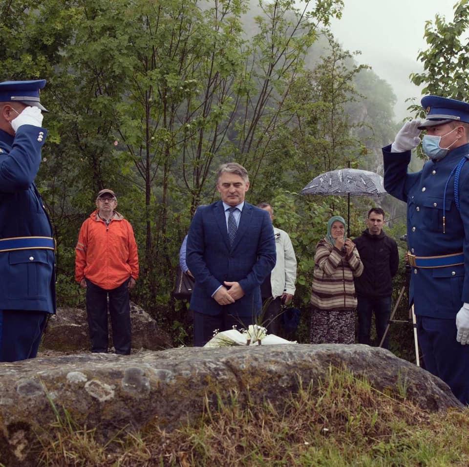 Komšić položio cvijeće na grob posljednjeg bosanskog kralja Stjepana Tomaševića: Okupljanja trebaju preći u tradiciju