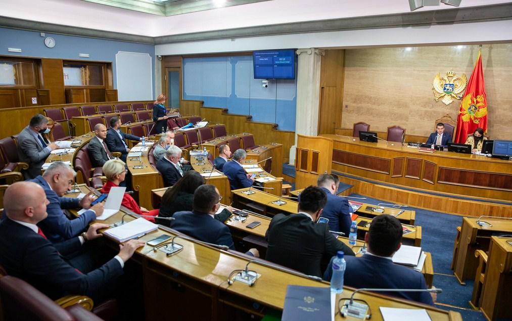 Poslanici Skupštine Crne Gore nisu danas glasali o Prijedlogu rezolucije o Srebrenici, sjednica se nastavlja sutra