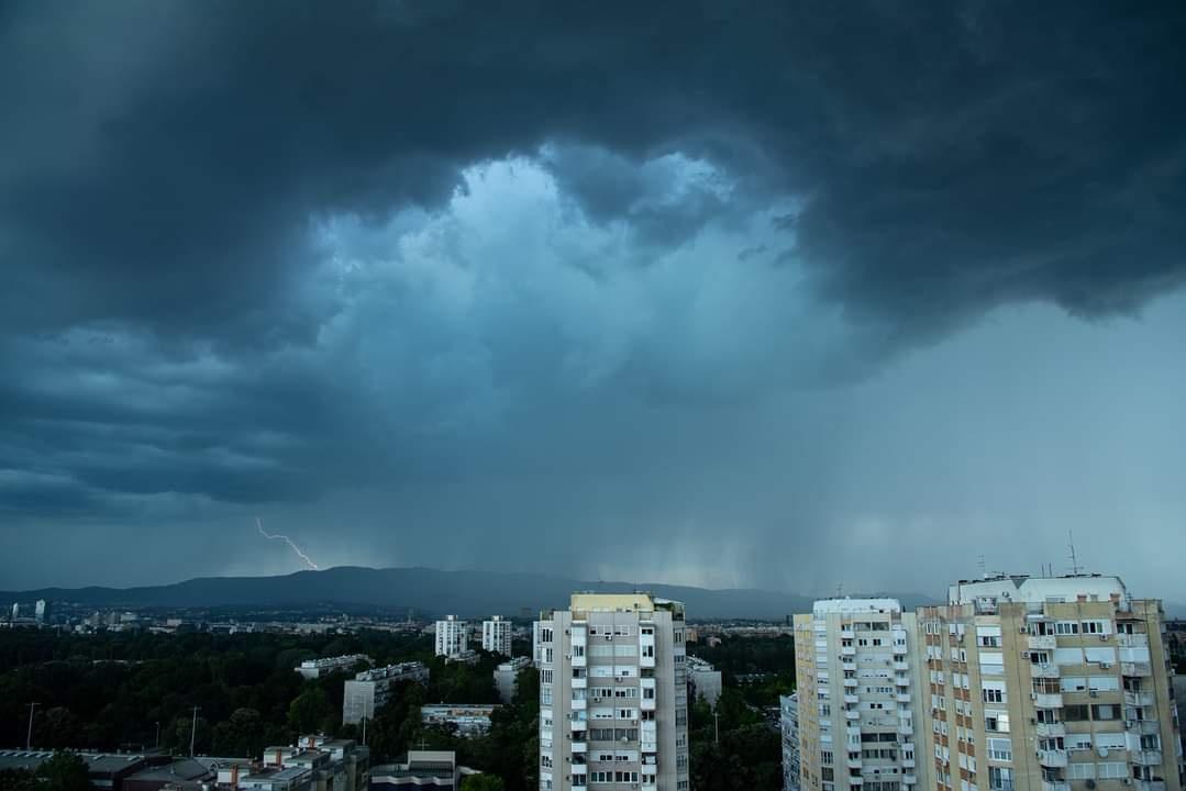 Olujno nevrijeme je pogodilo Zagreb oko 16 sati - Avaz