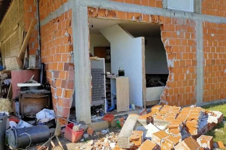 Strahovita eksplozija plina u Bosanskom Šamcu: Povrijeđena žena prevezena u banjalučku bolnicu