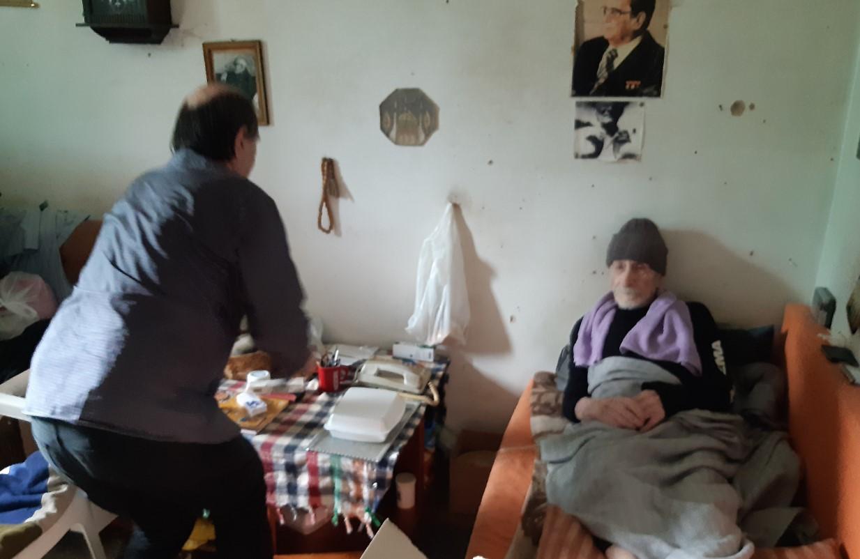 Dedu Abdulaha posjetili dr. Sead Željo i Mirvad Kurić: Odbija ići u bolnicu, ali dužni smo mu svi pomoći