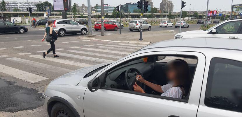 Beograđanka lakirala nokte za volanom: Stručnjaci u šoku, kazne nema