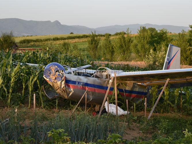 Prve fotografije s mjesta nesreće kod Prijedora: Sportska jedrilica pala u polje kukuruza