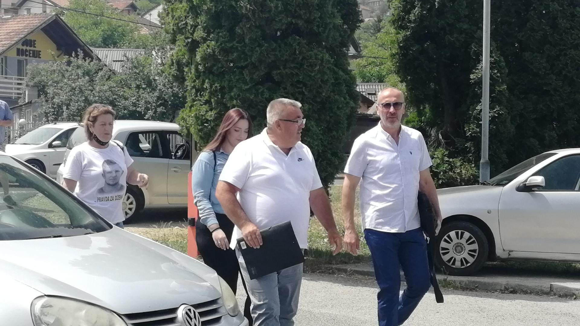 Arijana i Muriz memić s advokatom Feragetom po dolasku na sjednicu - Avaz