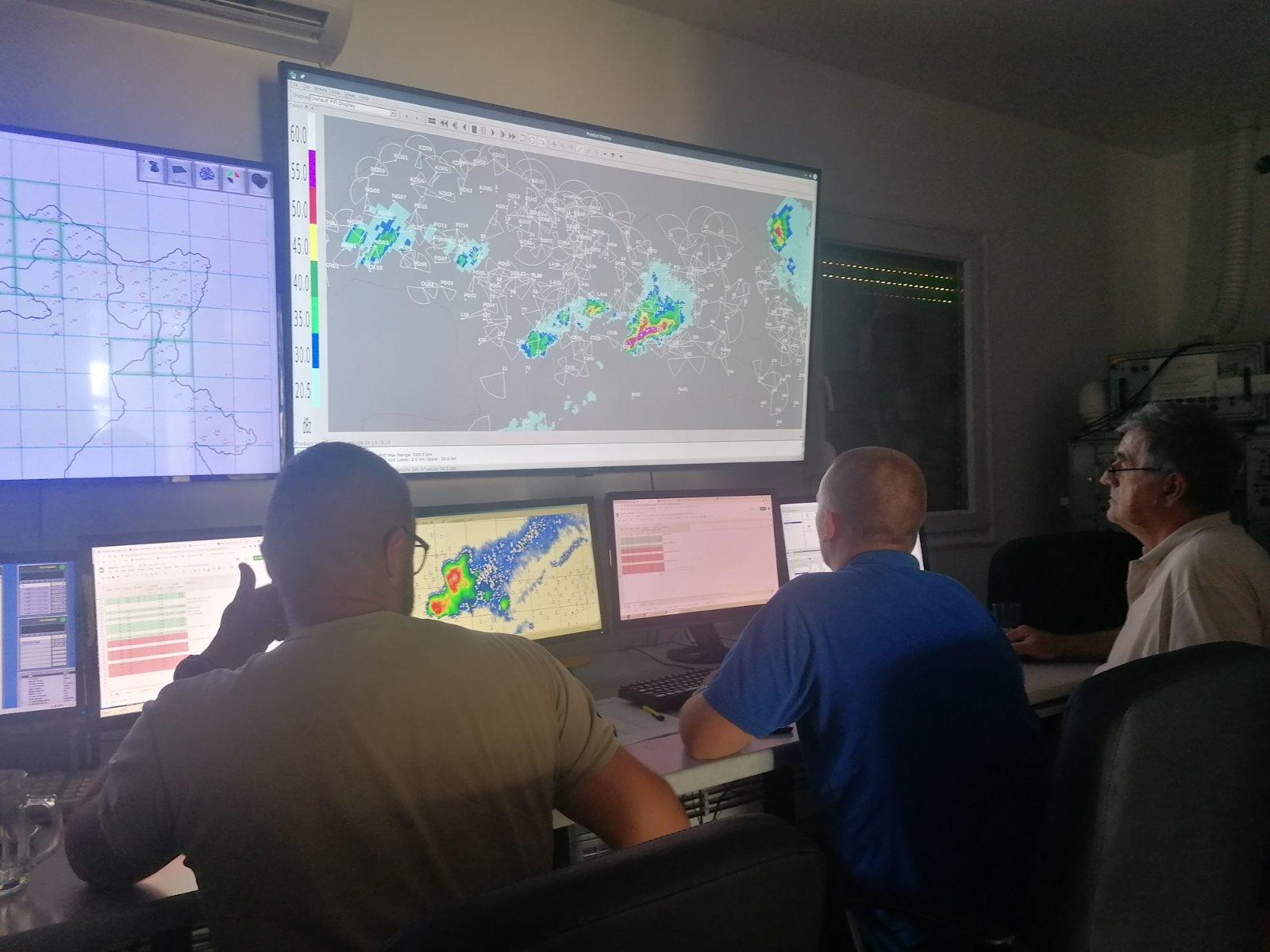 Rad u radarskom centur u Novoj Topoli - Avaz