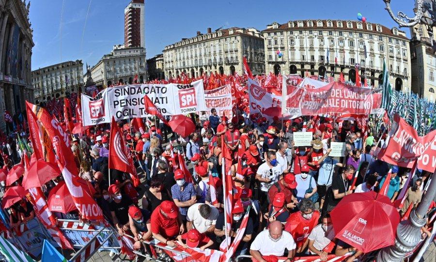 Hiljade radnika u Italiji na protestima zbog ukidanja mjere zabrane davanja otkaza