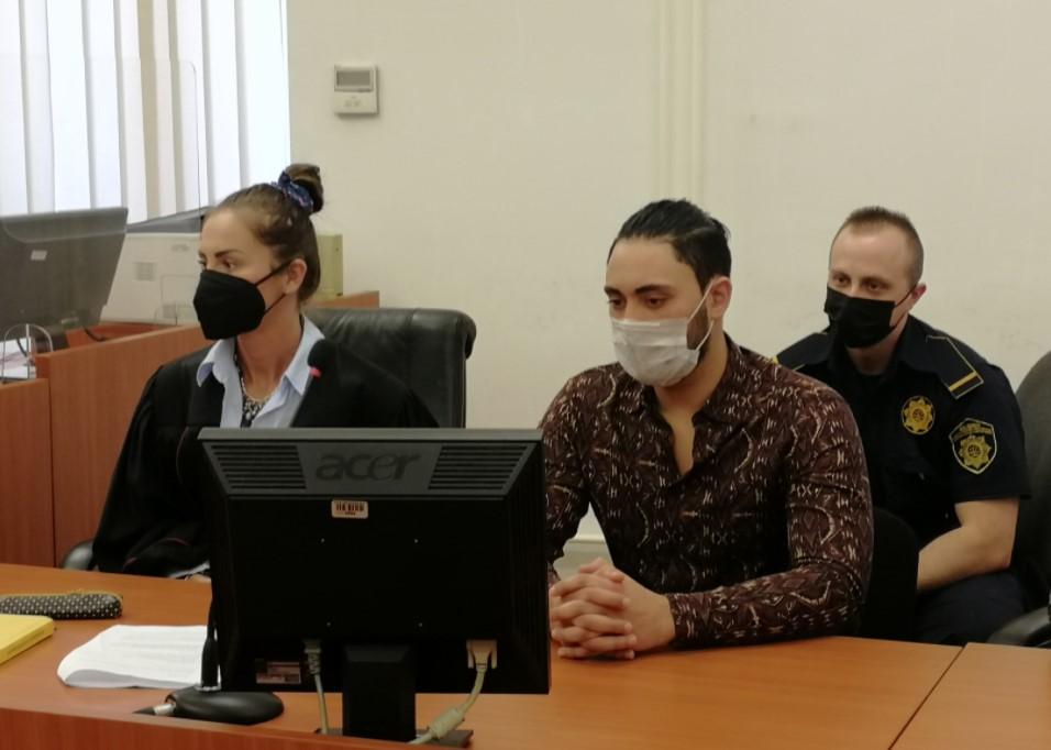 Advokatica Hasić s optuženim migrantom Salahom Edinom Dešanom - Avaz