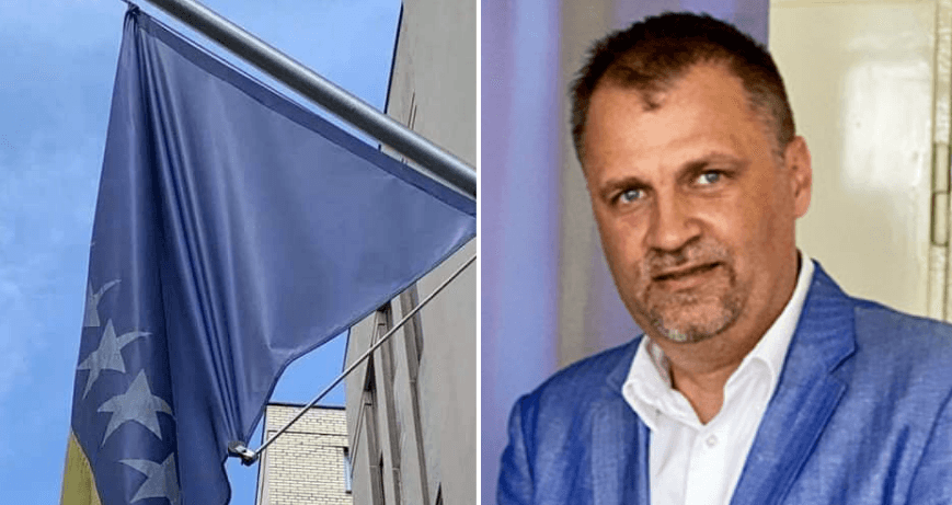 Sraman odnos prema državi: Bojan Vujić na Ambasadi u SAD drži poderanu zastavu