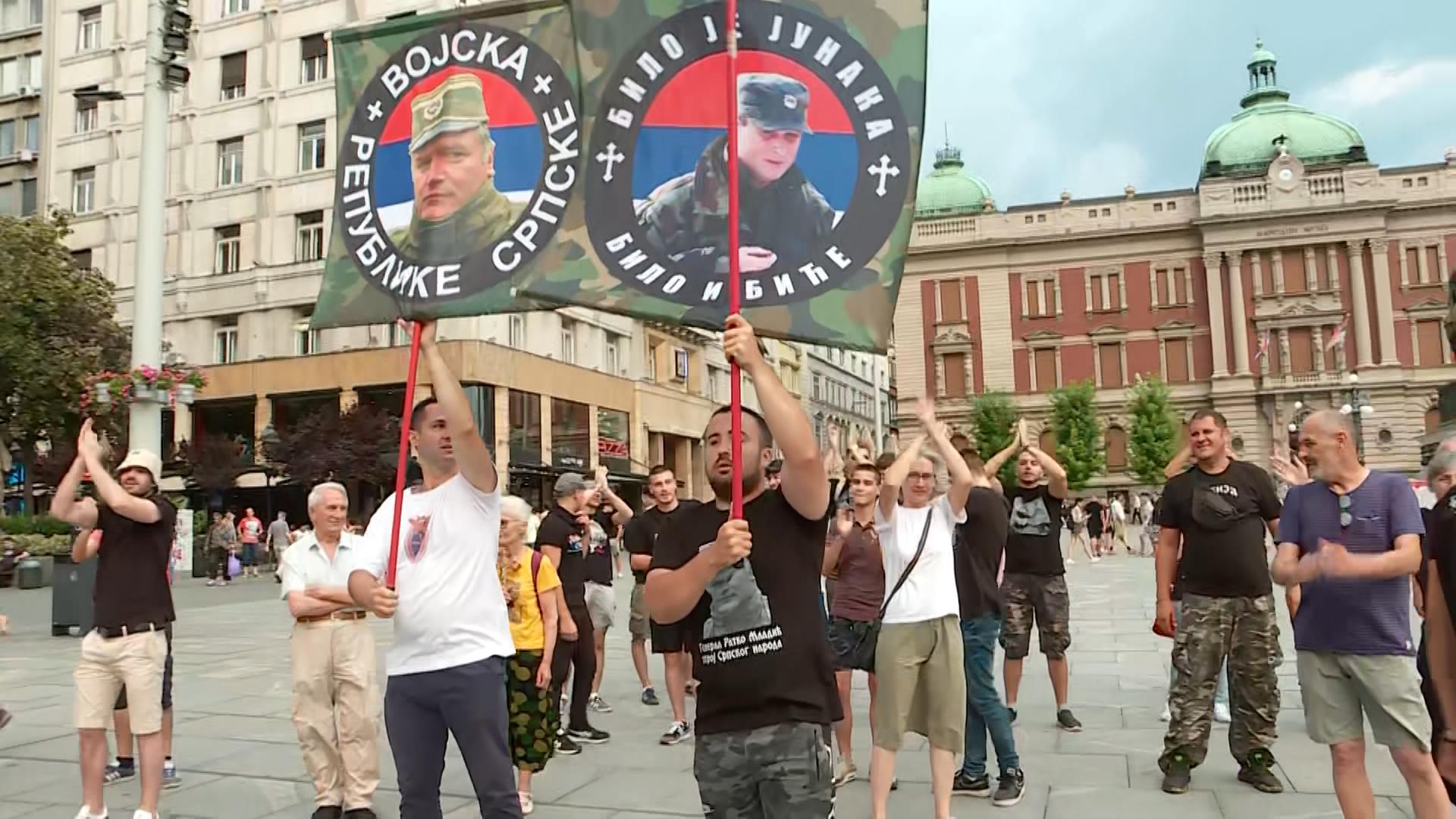 Sramno ponašanje tokom performansa Žena u crnom u Beogradu: Skandirali Ratku Mladiću