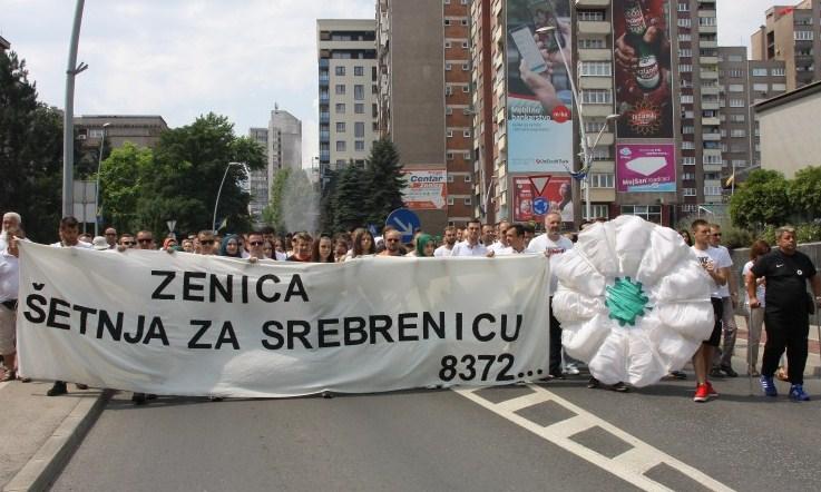 Mirna povorka krenula je sa platoa na Trgu Alije Izetbegovića - Avaz