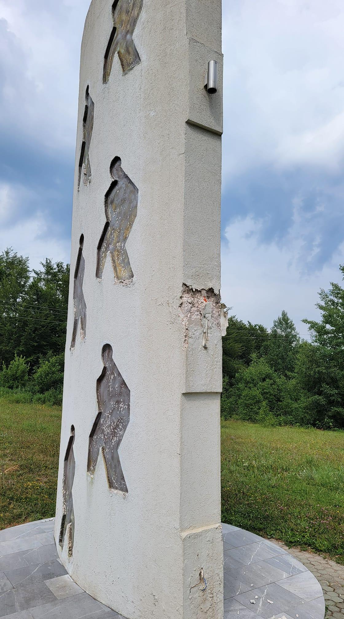 Oštećen spomenik na Grebku - Avaz