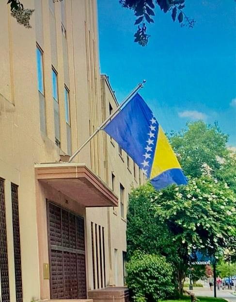 Ambasade BiH u SAD i Kanadi 11. jula nisu spustile zastave na pola koplja