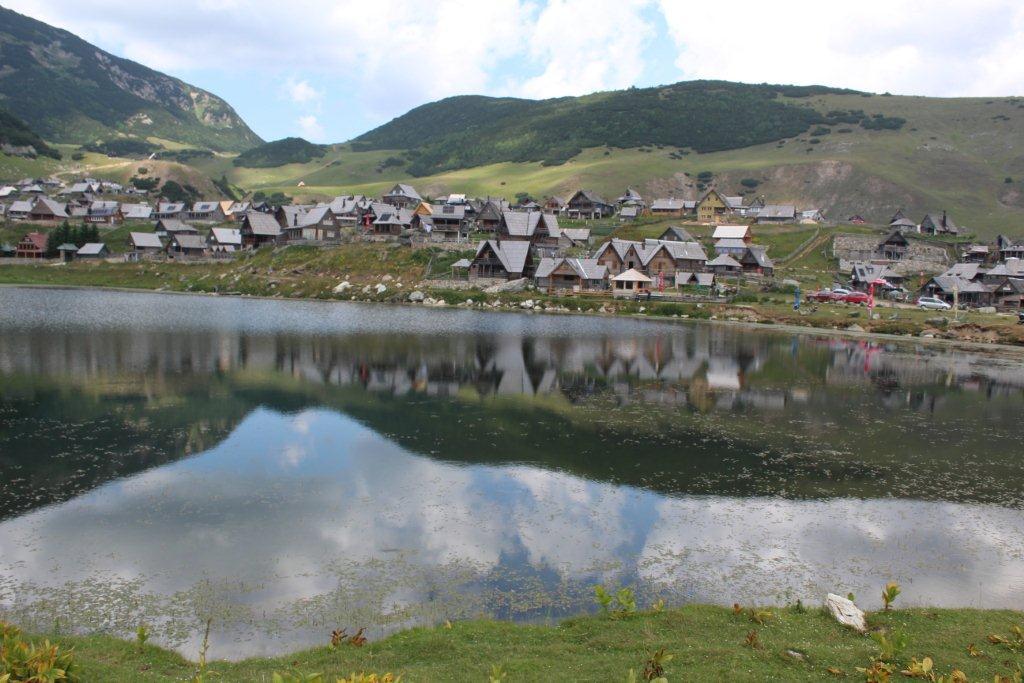 Na Prokoškom jezeru stotine gostiju boravile za vikend: "Gorsko oko" ljepotom mami brojne turiste