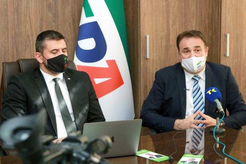 Bivši SDA-ovci: Lični stavovi Salke Zildžića i Zijaha Rifatbegovića vode ka potpunom gašenju SDA u Tuzli
