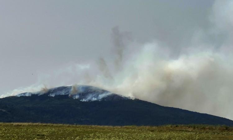 Vatra gori od utorka, a do sada je opožareno 1.500 hektara minirane površine - Avaz