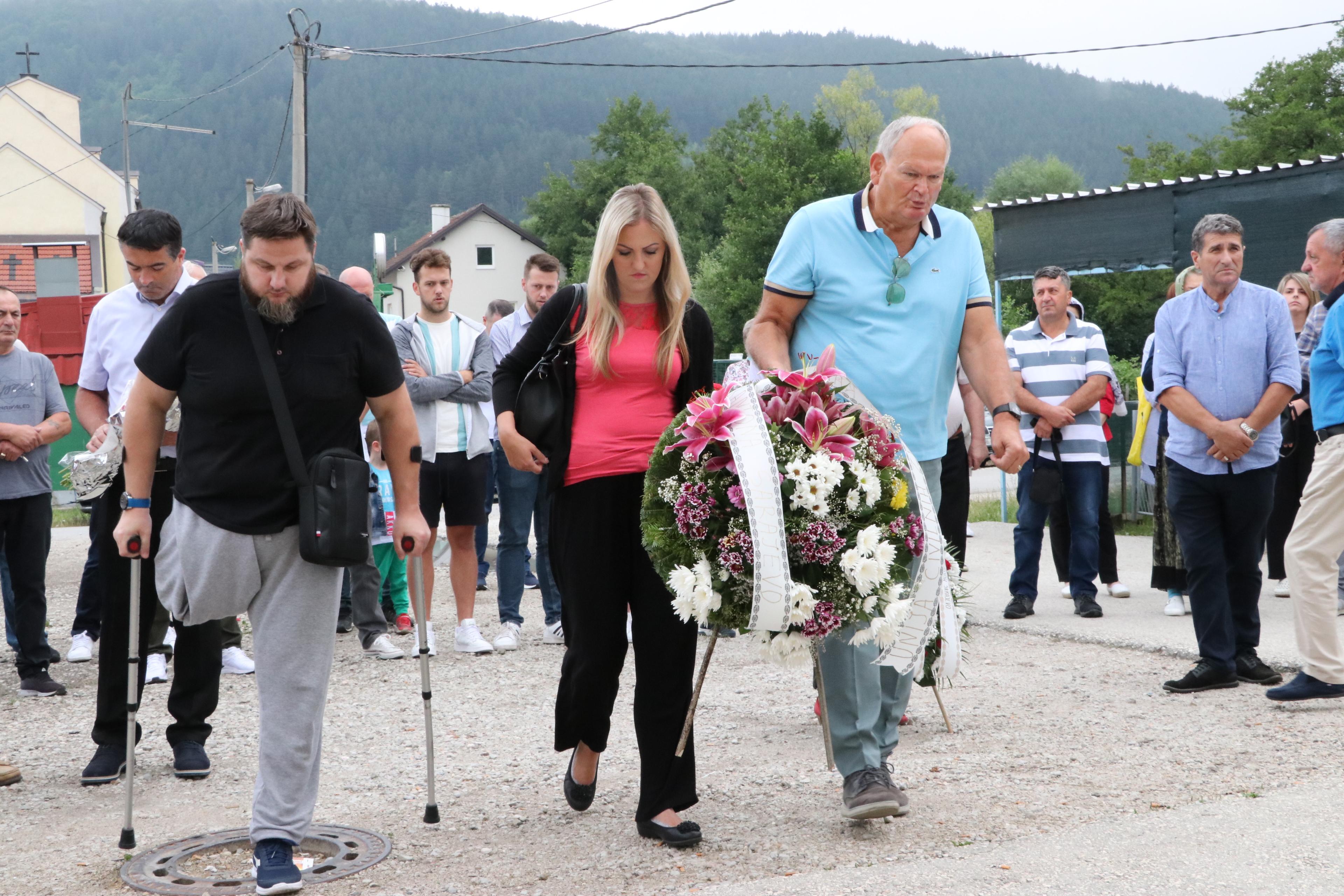 Godišnjica masakra u Tarčinu: Agresorskom granatom ubijeno šest, a ranjeno sedam naših sugrađana - Avaz