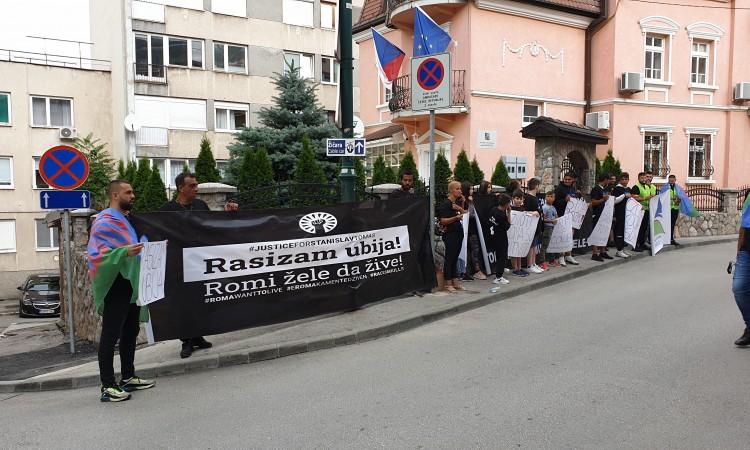 Aktivisti se okupili ispred ambasade Češke - Avaz