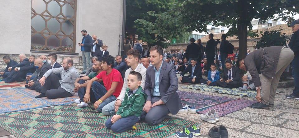 Vjernici su klanjali bajram-namaz u Gazi Husrev-begovoj džamiji - Avaz
