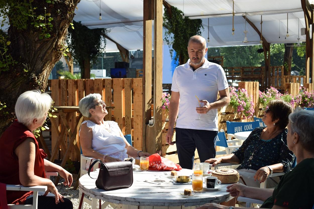 Hasan Tanović se na Vilsonovom šetalištu družio sa korisnicima Centra za zdravo starenje