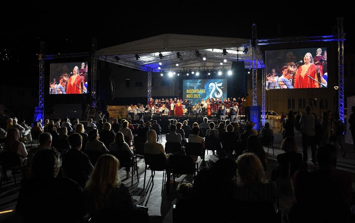 Koncert sevdaha je održan na Centralnoj pozornici Vijećnica - Avaz
