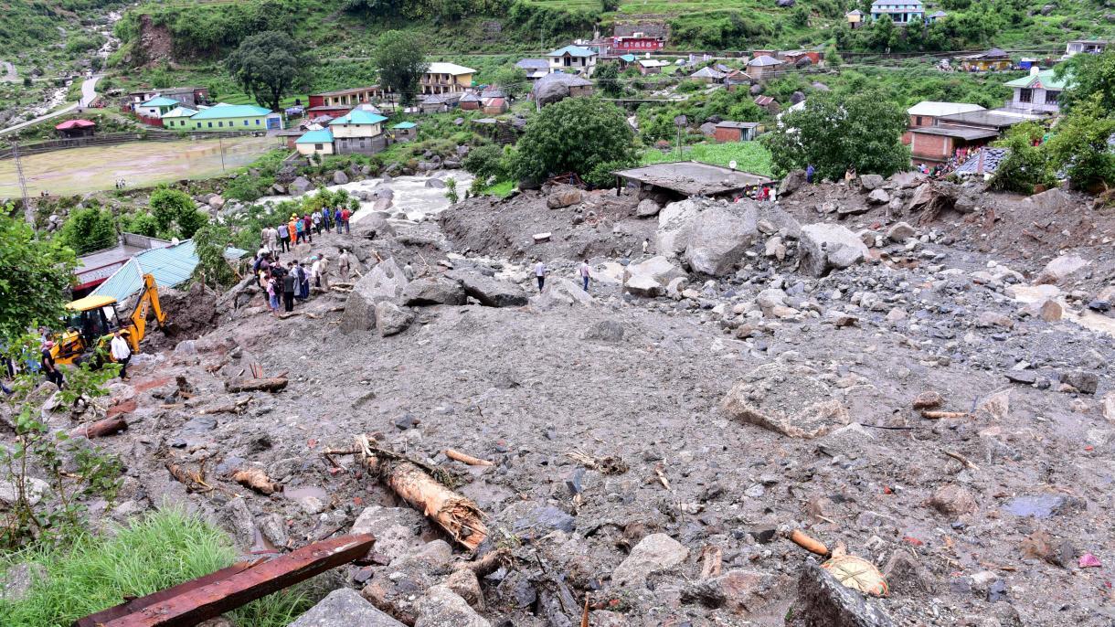 U klizištima i poplavama u Indiji poginulo najmanje 125 osoba