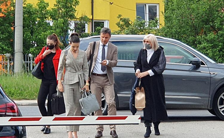Novalić s advokatima tokom dolaska na jedno od ranijih ročišta - Avaz