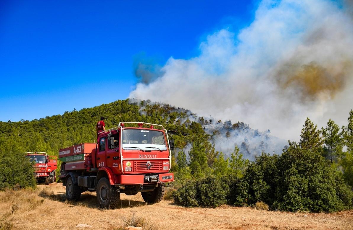 Brojne vatrogasne ekipe bore se s vatrenom stihijom - Avaz