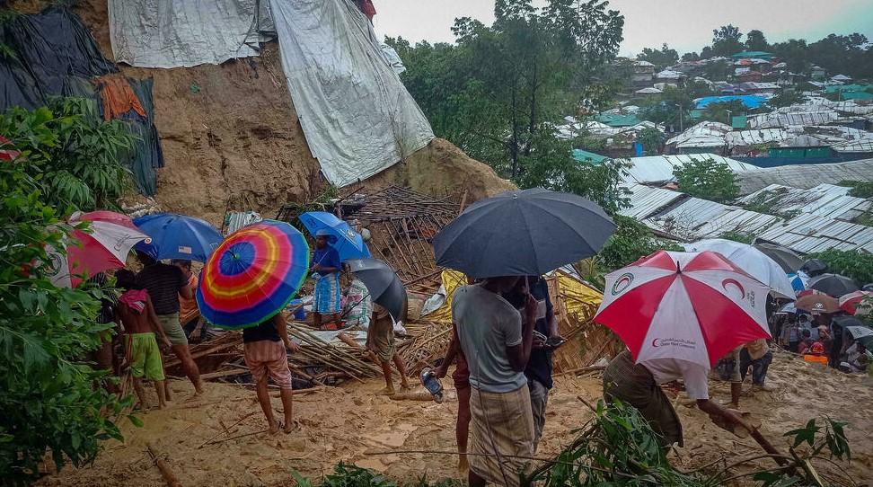 Earlier this week Bangladesh evacuated 10,000 Rohingya from around refugee camps in Cox's Bazar because of the storms - Avaz