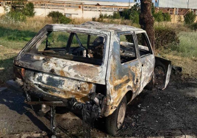 Vozilo izgorjelo u požaru - Avaz