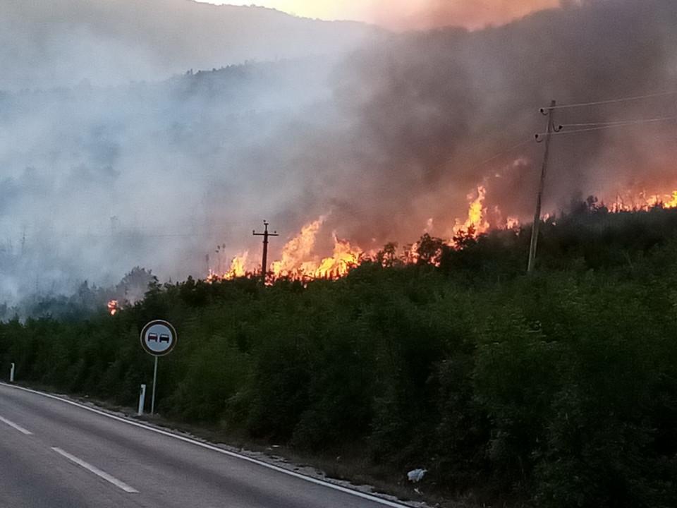 Teška situacija sa požarima u Hercegovini: Vatra zaustavljena u blizini kuća