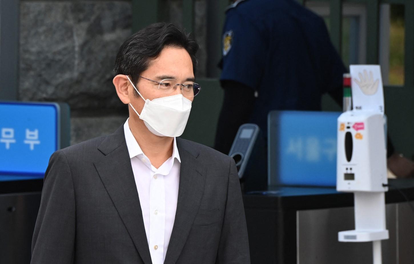 Vođa Samsunga pušten iz zatvora prije isteka kazne za korupciju