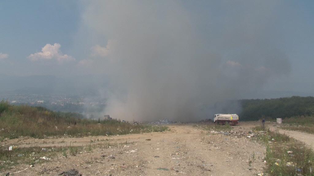Požar i u blizini gradske deponije - Avaz