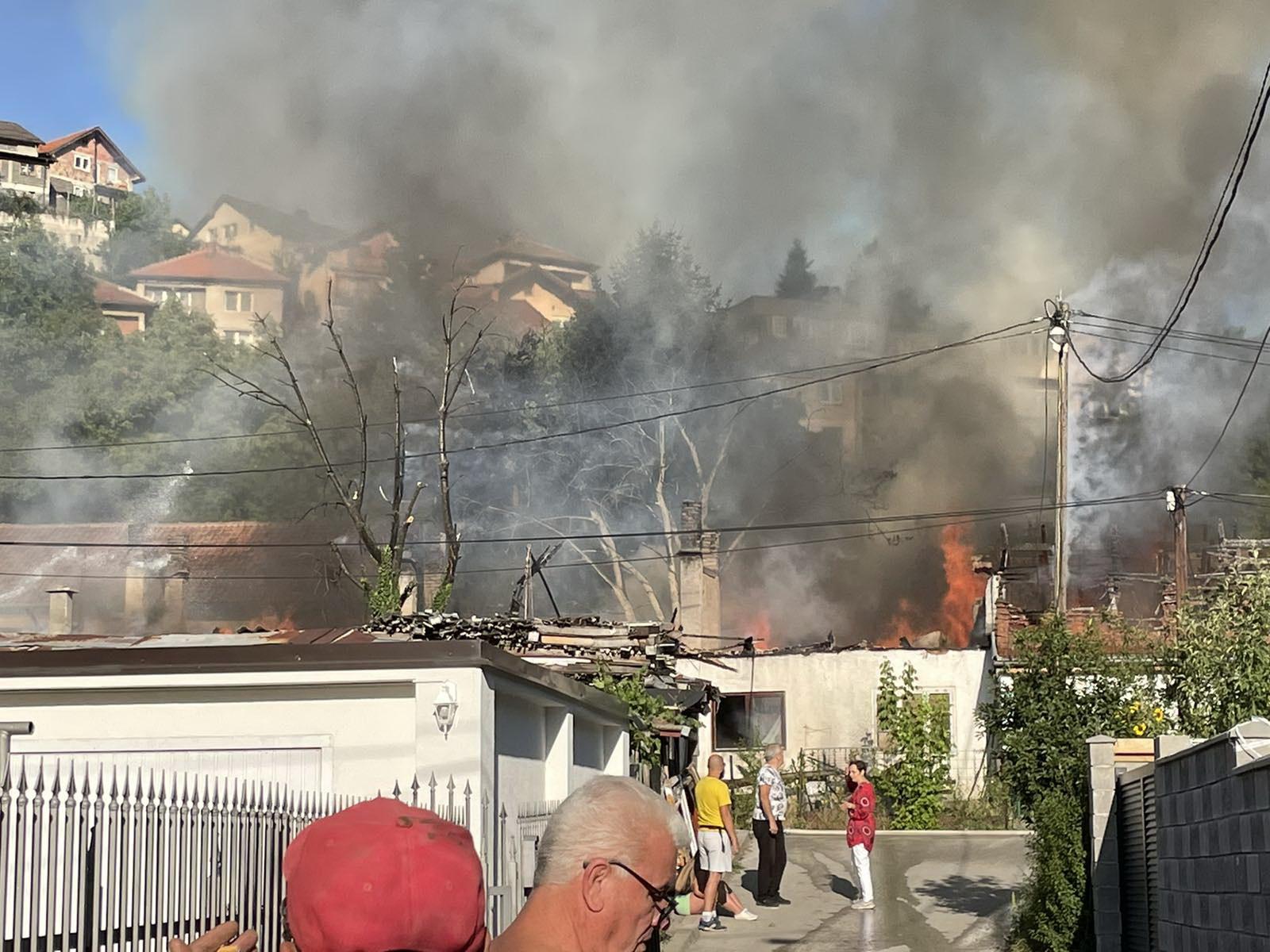 Požar u naselju Buča Potok - Avaz