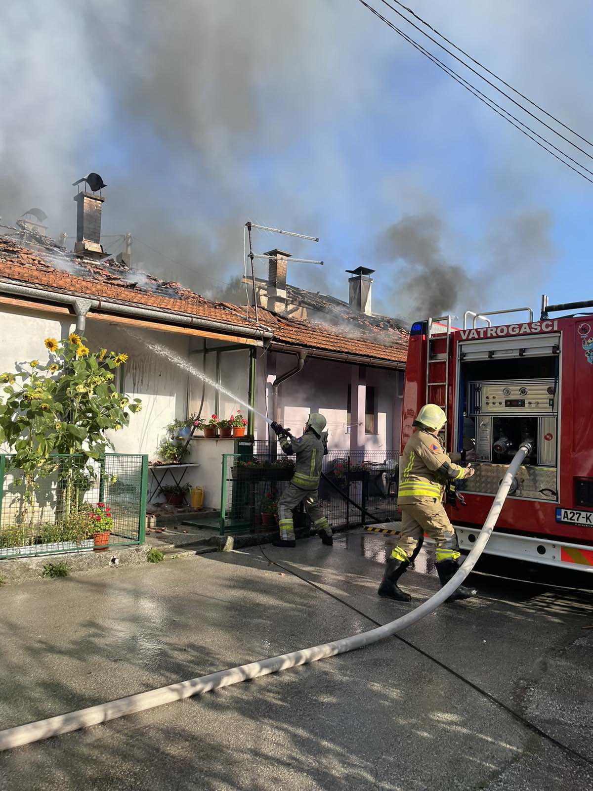 Vlada KS donijela odluku o sanaciji štete od požara u Buča Potoku: Djeci čije su kuće izgorjele po 400 KM