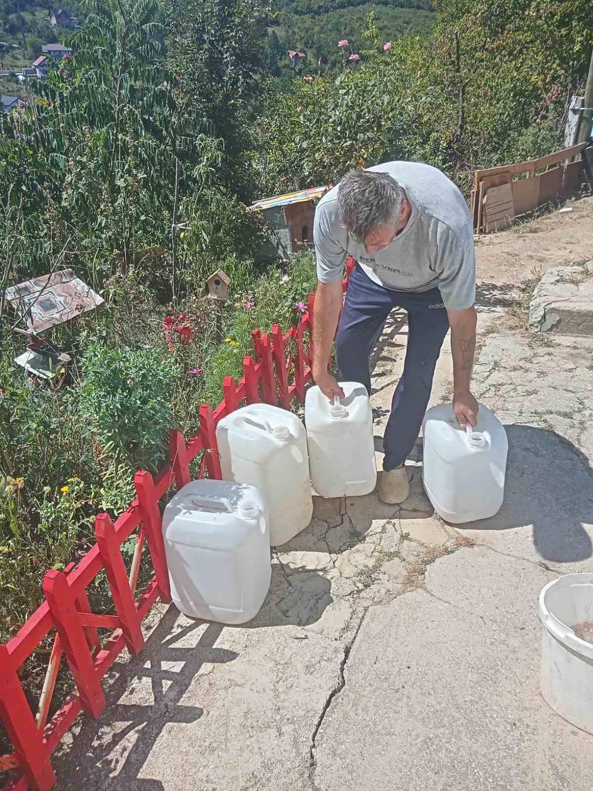 Devetočlana porodica već dvije sedmice nema vode: Neka Efendić i članovi Vlade zađu među narod da vide kako živimo