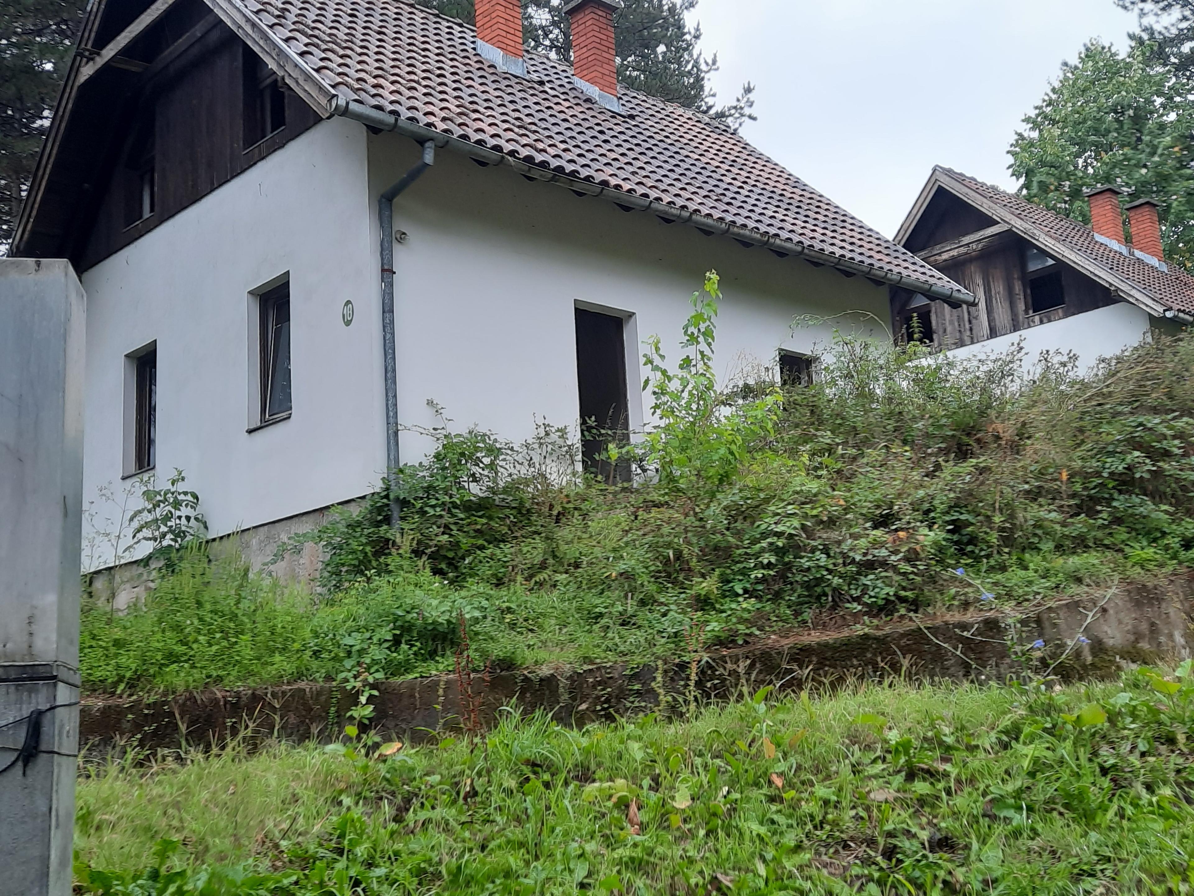 Šesnaest napuštenih i devastiranih kuća u naselju - Avaz