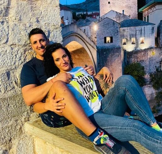 Kristijan Golubović s djevojkom došao u Hercegovinu: Zadruga ili najbolja janjetina u Jablanici